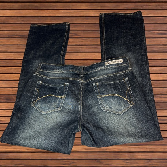 Refuge Runway Everyday Boot Jeans. Women's Size 6 Short. Dark Wash - Picture 2 of 7